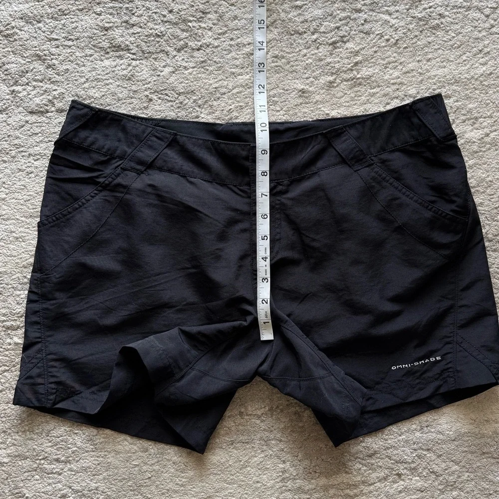 Columbia Black Coral Point ll Shorts | L - Picture 7 of 9